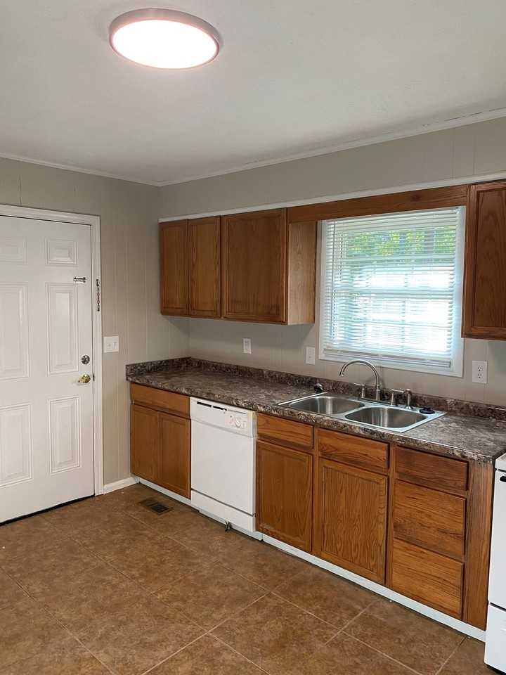 Live in the heart of the city! - Photo 3 of 5