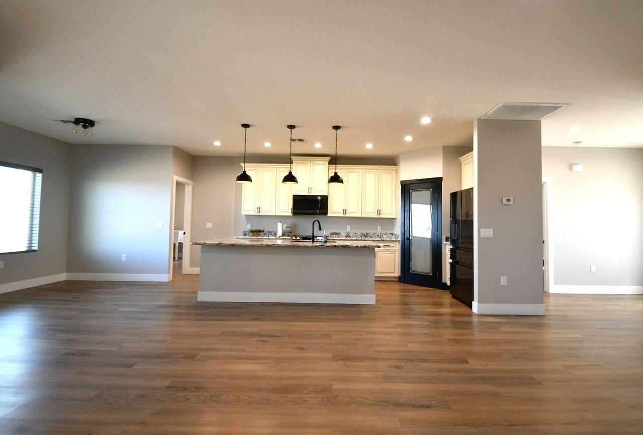 21144 E Leavitt Ln - Photo 3 of 30