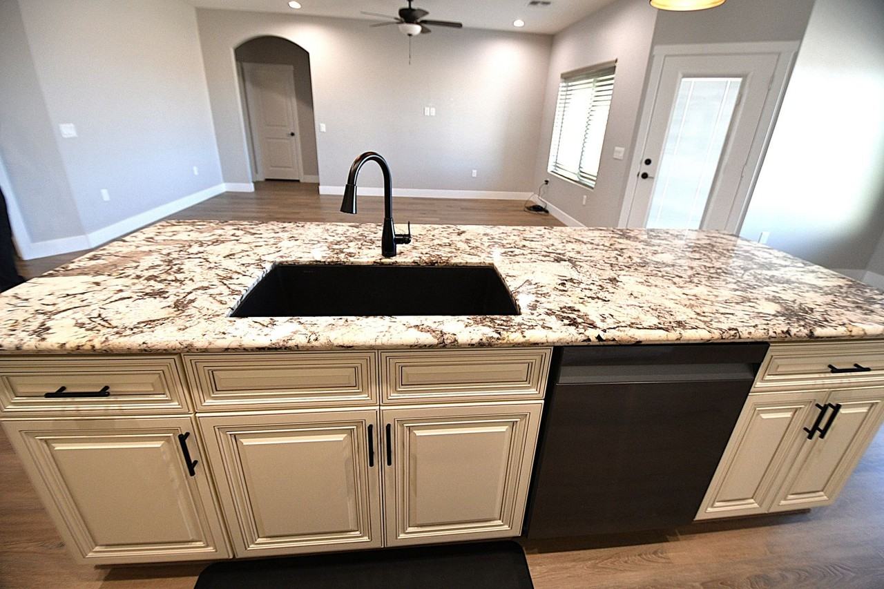 21144 E Leavitt Ln - Photo 4 of 30