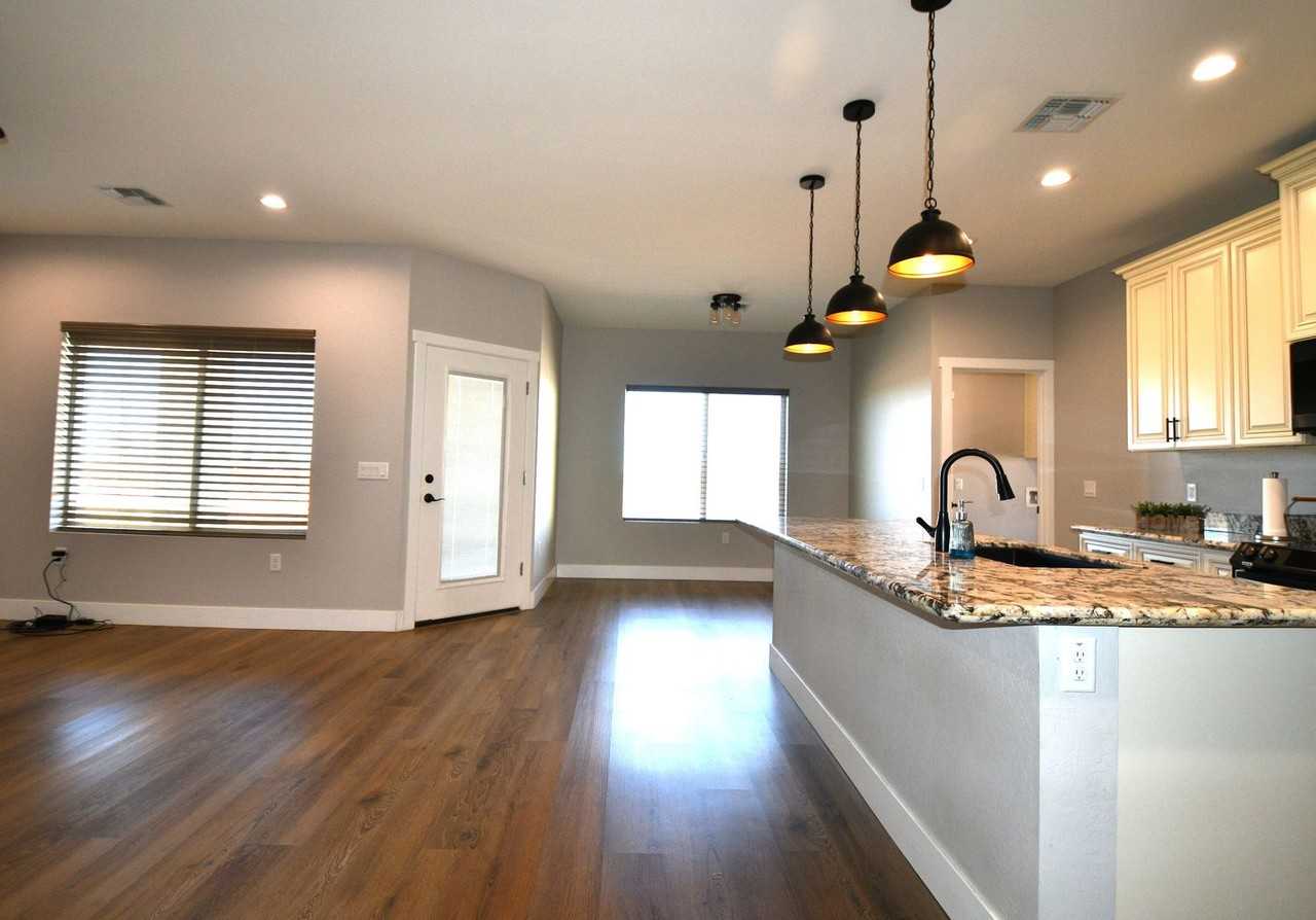 21144 E Leavitt Ln - Photo 6 of 30