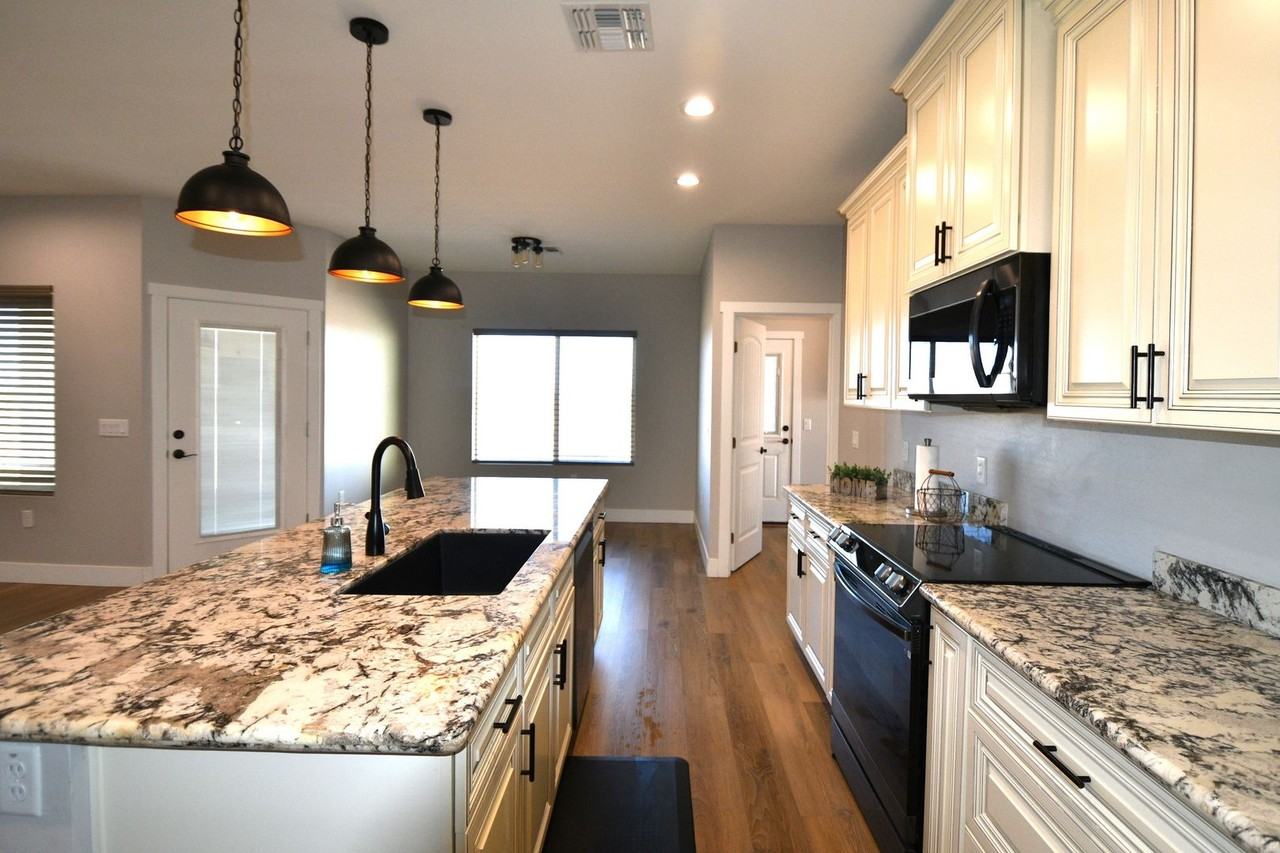 21144 E Leavitt Ln - Photo 7 of 30