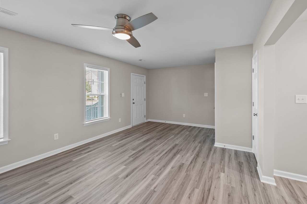 1237 Cross Creek Circle - Photo 3 of 37