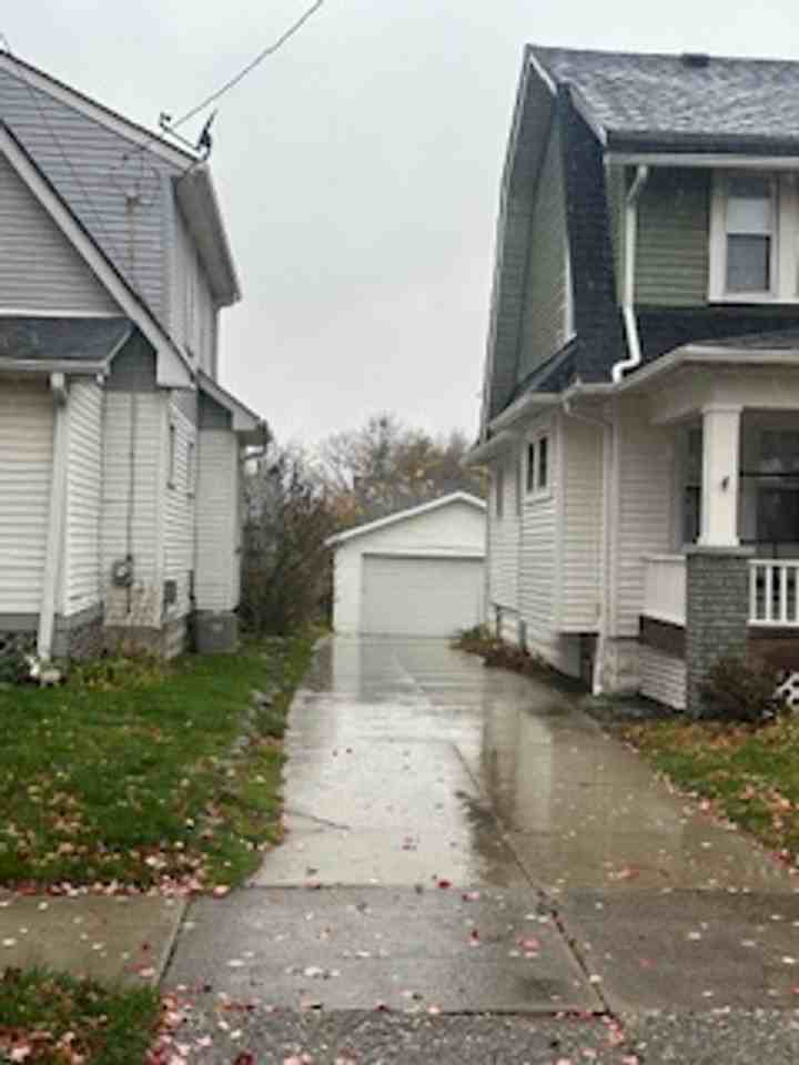 1274 Neptune Ave - Photo 2 of 18