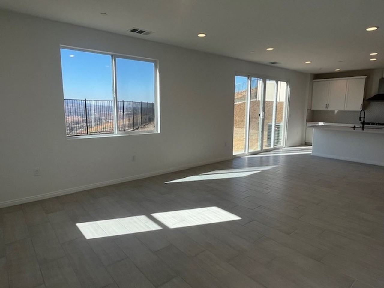 24001 Phoebe Dr - Photo 5 of 30