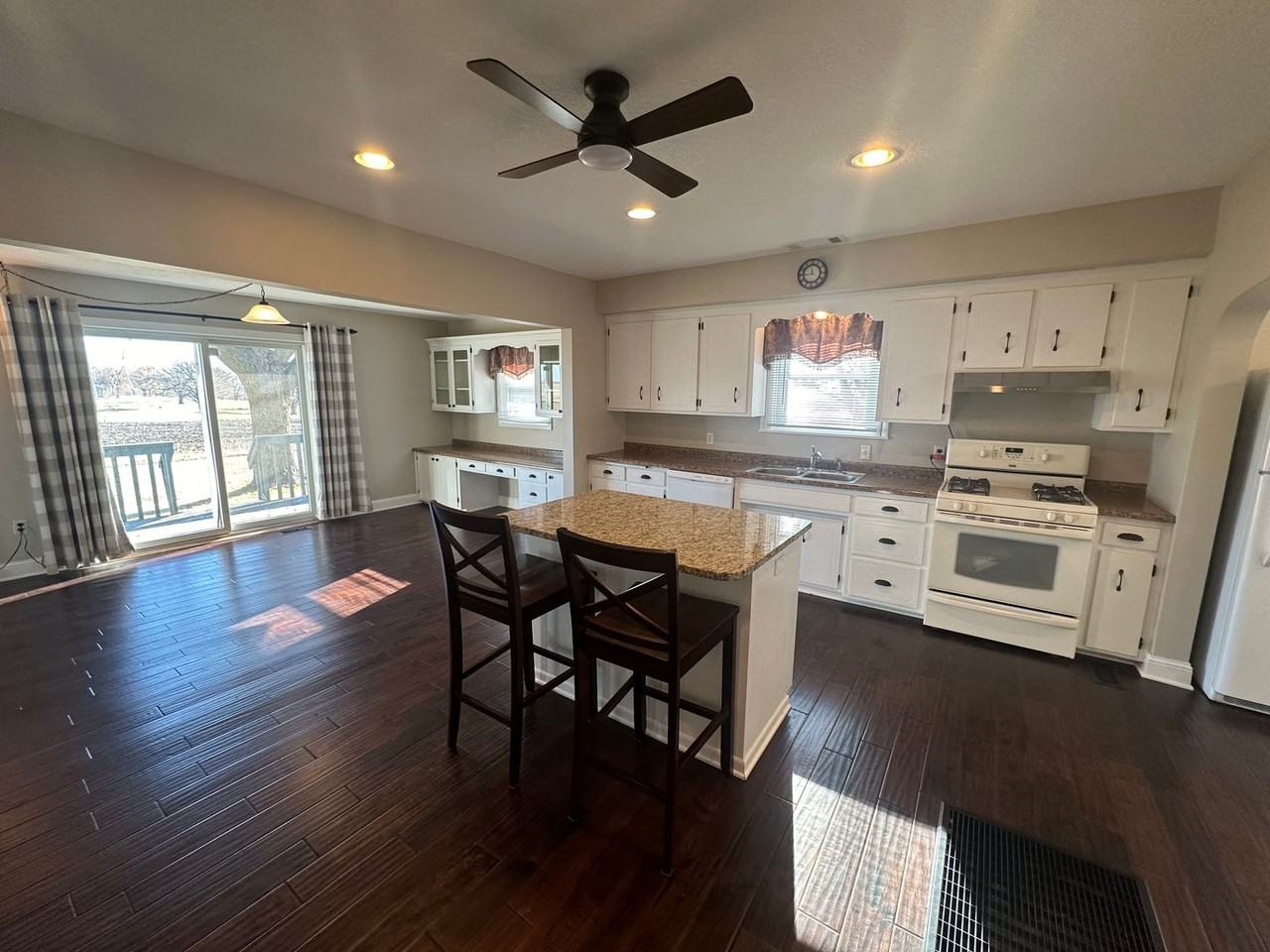 15216 Zumbro Ave - Photo 2 of 30