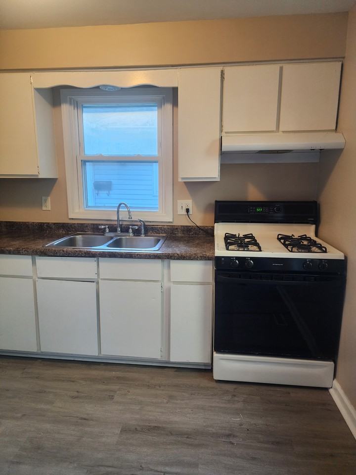 2830 Cranbrook St - Photo 2 of 10