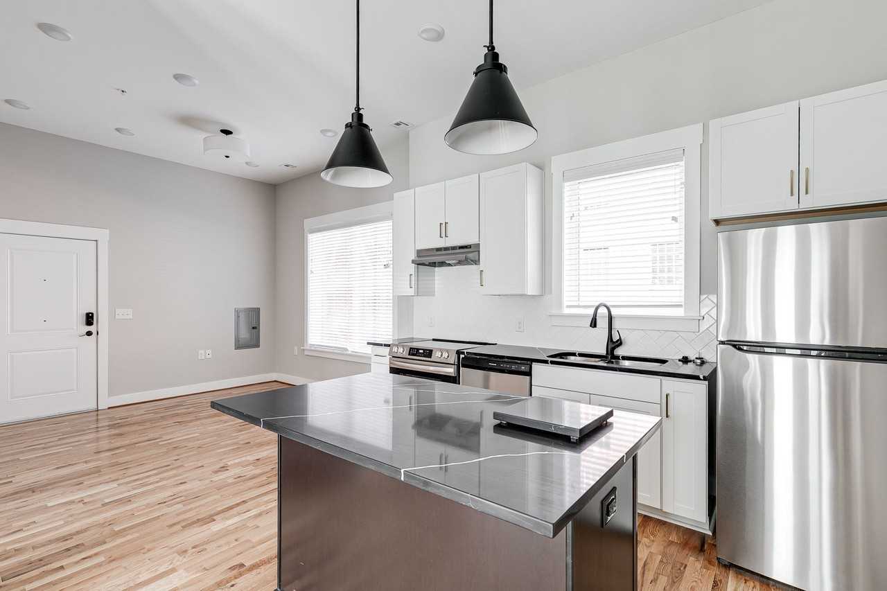 1421 Bainbridge St #105 - Photo 4 of 26