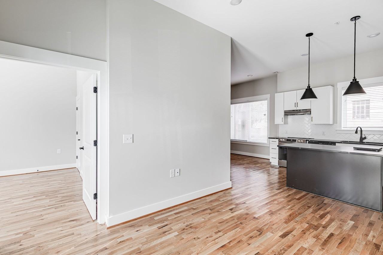 1421 Bainbridge St #105 - Photo 5 of 26