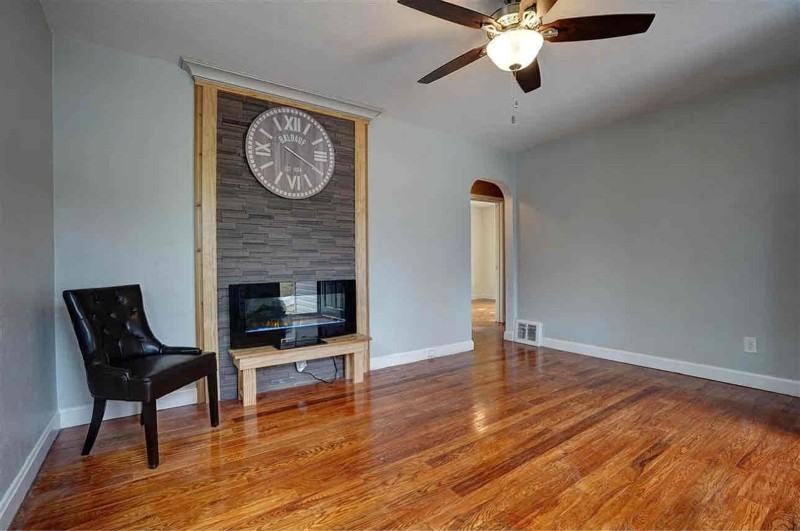 465 Linden Cir - Photo 2 of 14