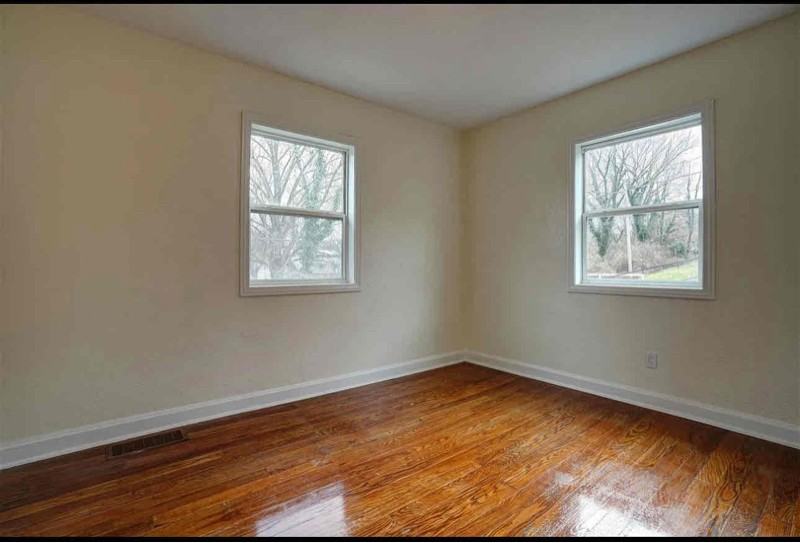 465 Linden Cir - Photo 3 of 14