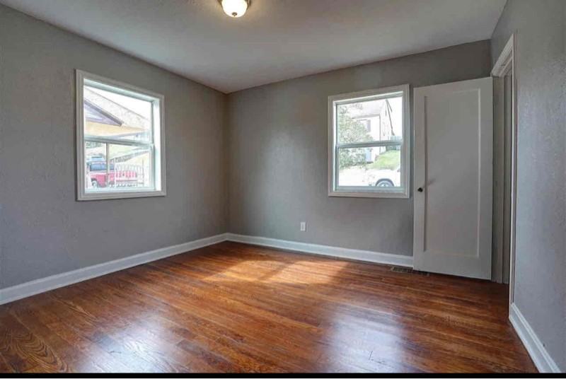 465 Linden Cir - Photo 4 of 14