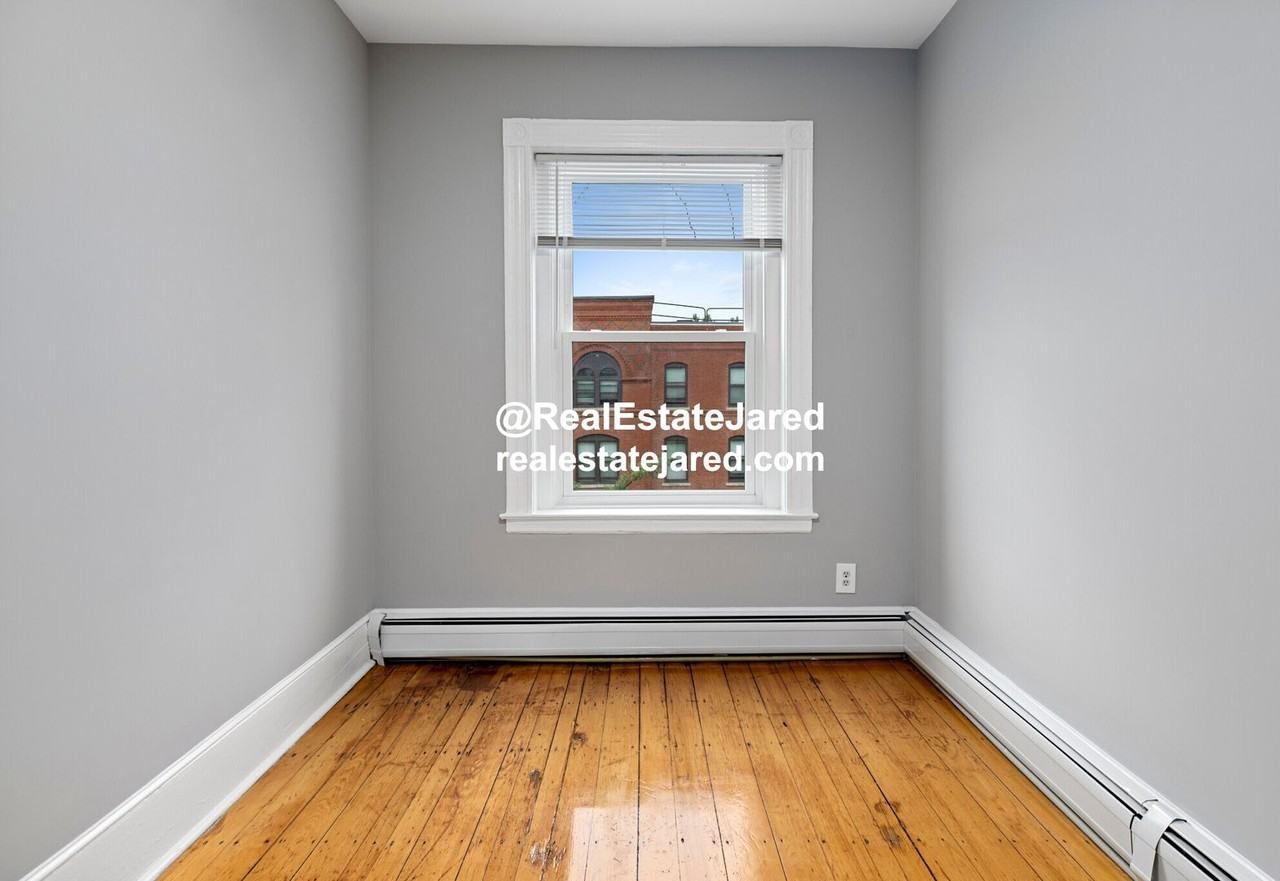 608 Columbus Ave - Photo 4 of 16