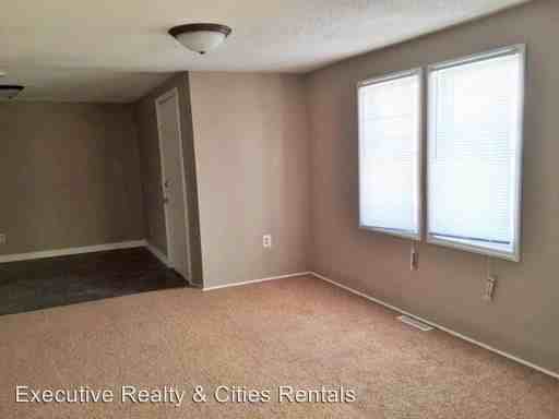 543 Van Buren Ave - Photo 3 of 10