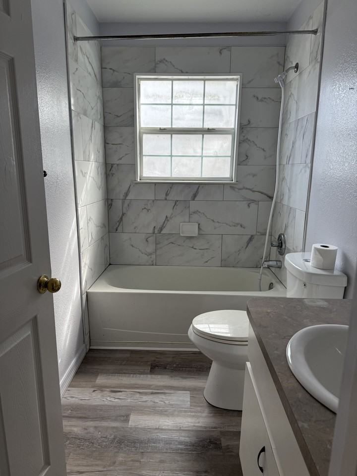 230 Nw 9th Ave #NA - Photo 4 of 8