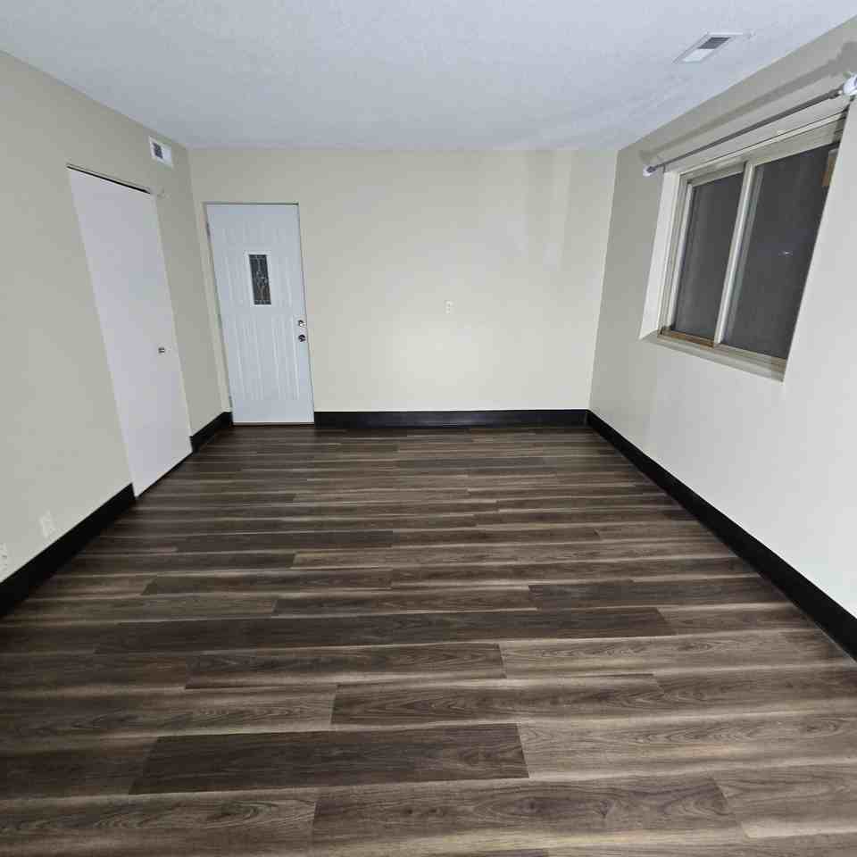 646 N 24th St #6 - Photo 3 of 27