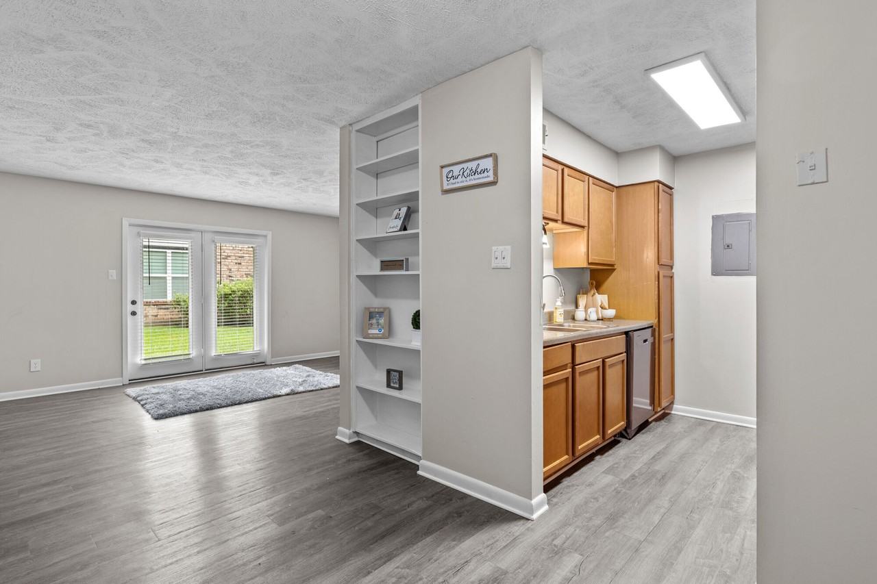 Commodore - Photo 2 of 32