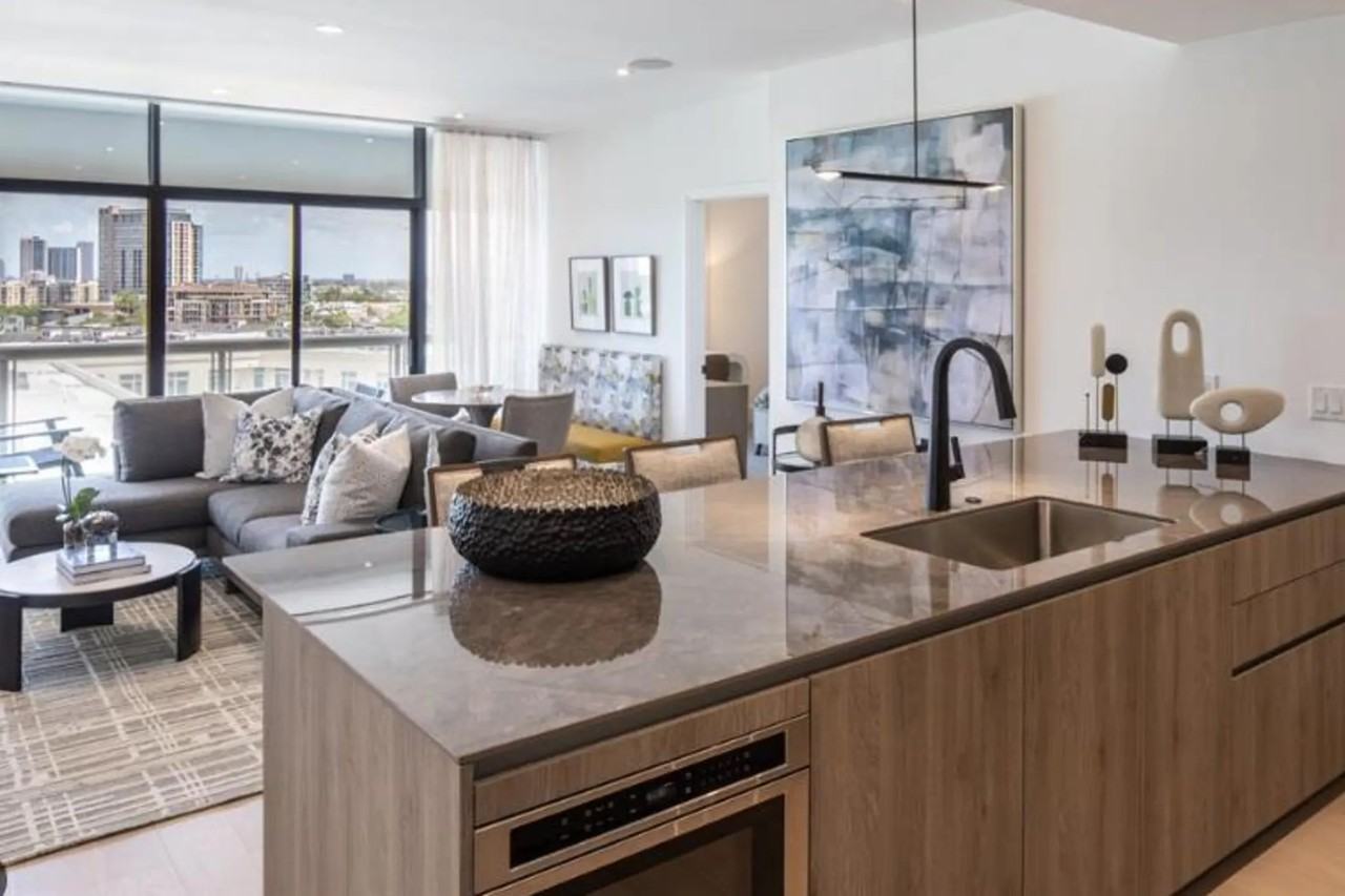 1400 Hermann Park Dr - Photo 2 of 9