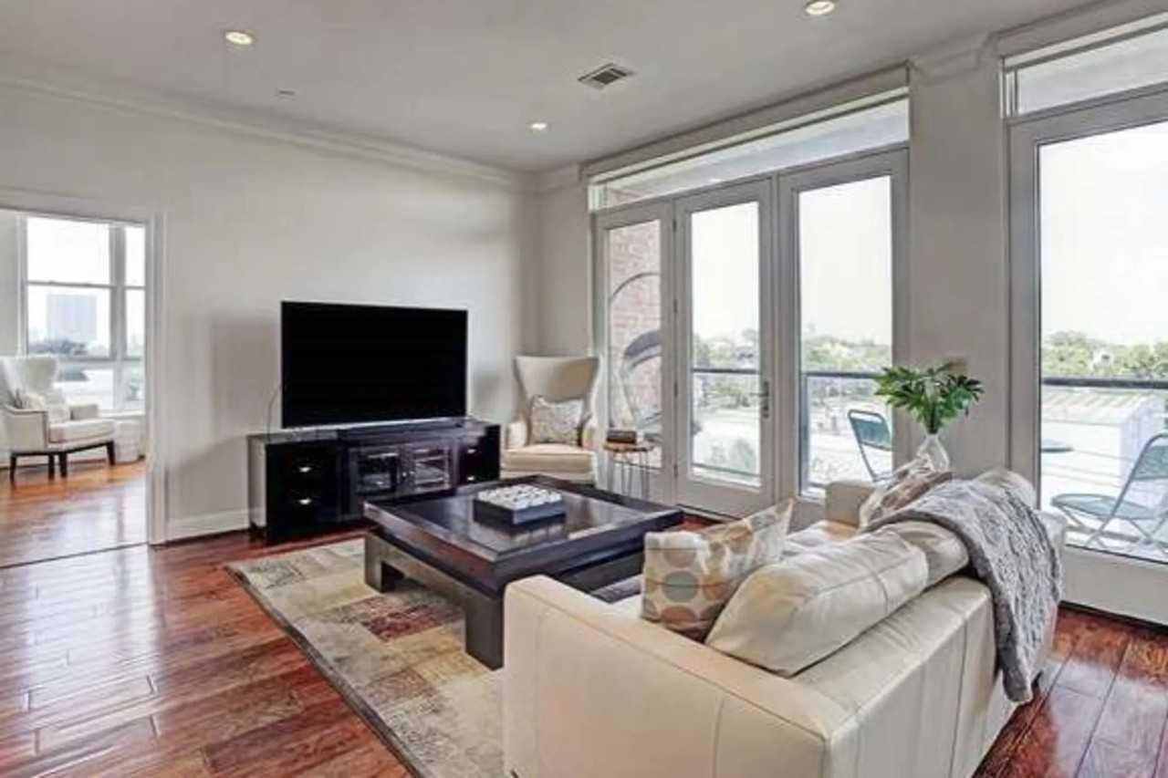 1419 Montrose Blvd - Photo 3 of 10