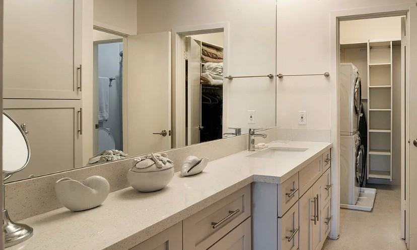 8960 Cynthia St - Photo 3 of 7