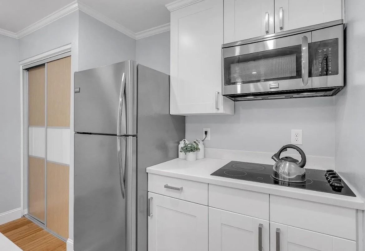 1988 Prince George Dr - Photo 2 of 9