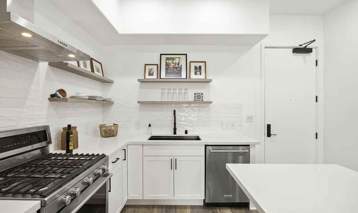 130 N Garden St - Photo 3 of 10