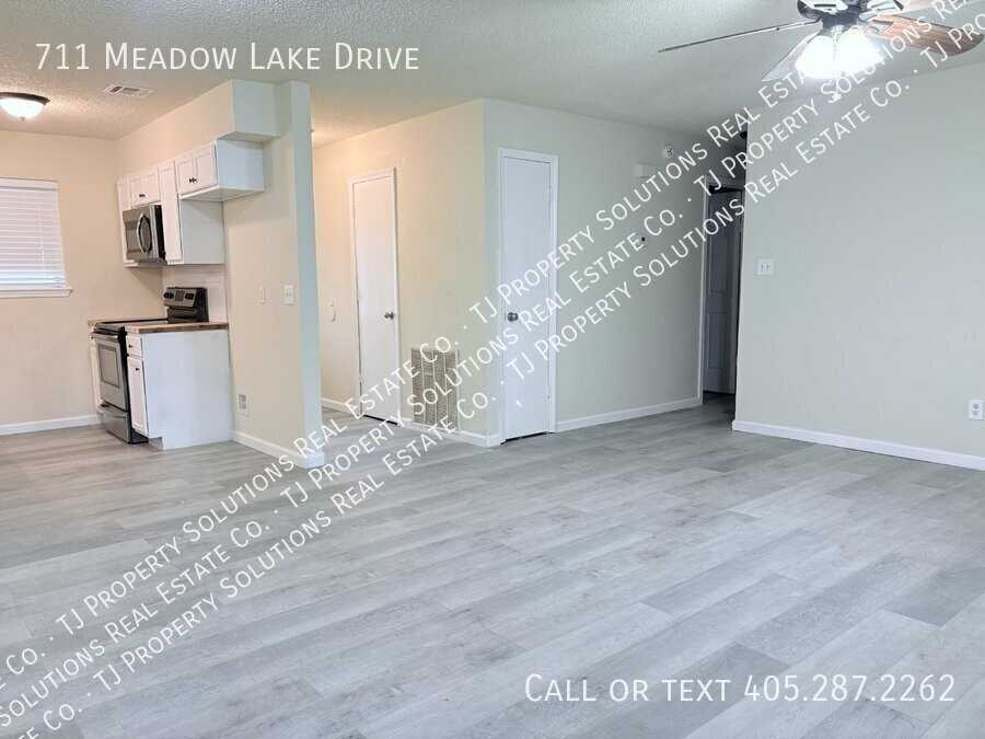 711 Meadowlake Dr - Photo 3 of 22