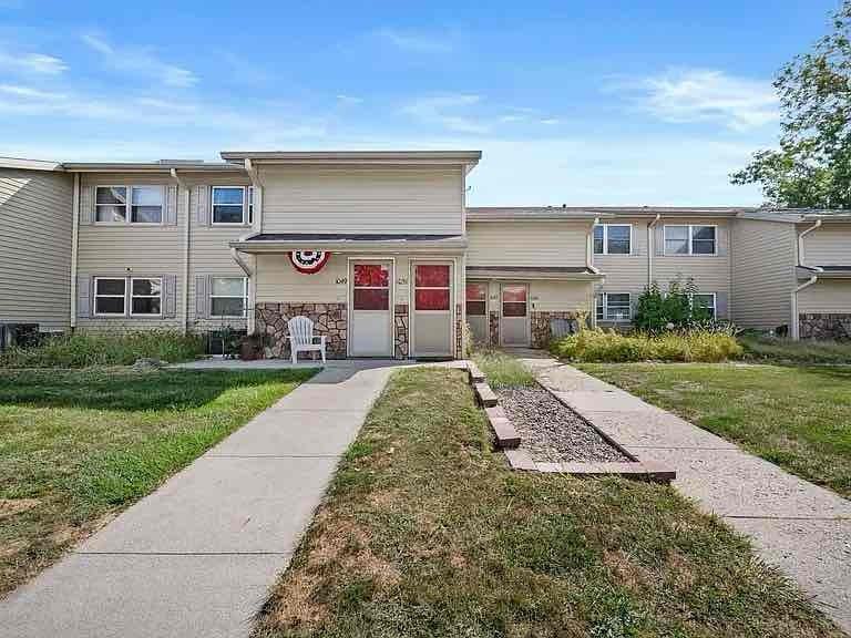 1051 Nw Greenwood St - Photo 2 of 19