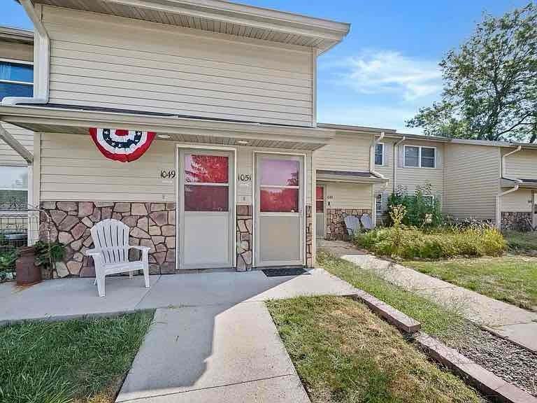 1051 Nw Greenwood St - Photo 3 of 19