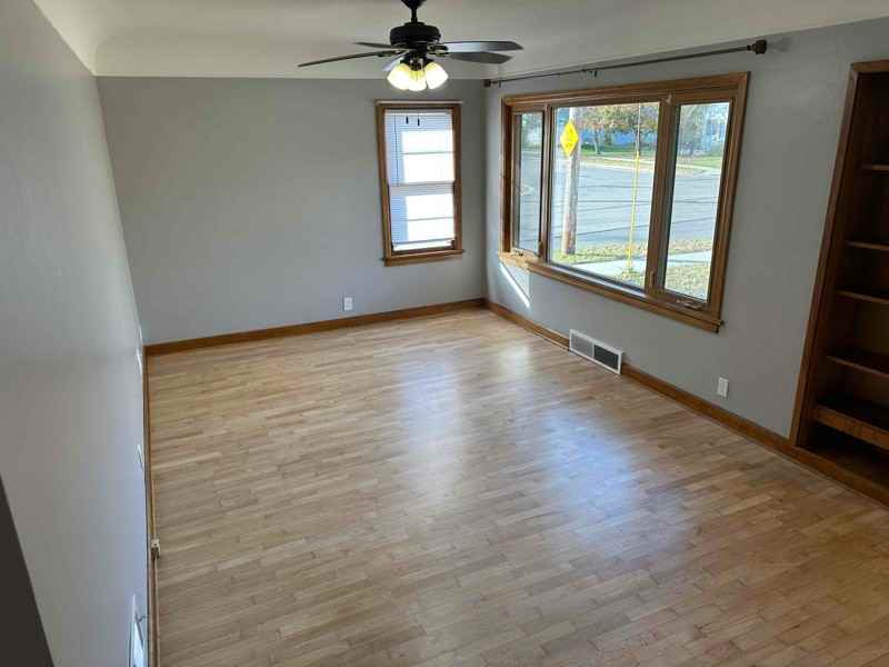 410 9th Ave N - Photo 3 of 11