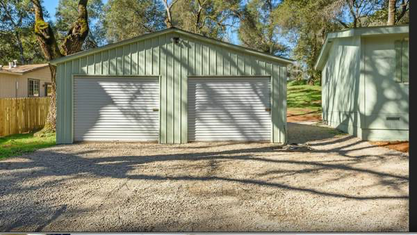 14398 Woodland Dr - Photo 2 of 10