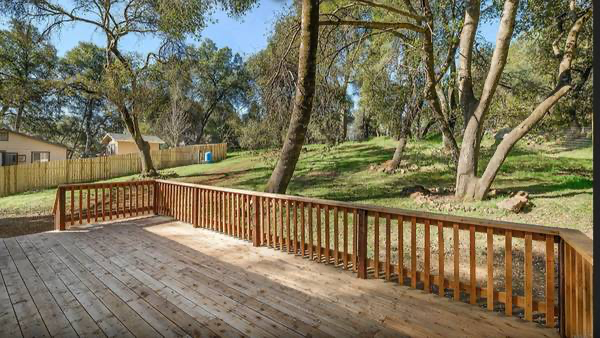 14398 Woodland Dr - Photo 3 of 10