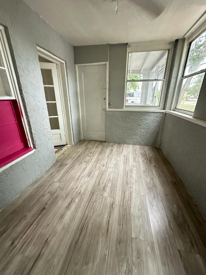 202 S 6th St #1 - Photo 3 of 7