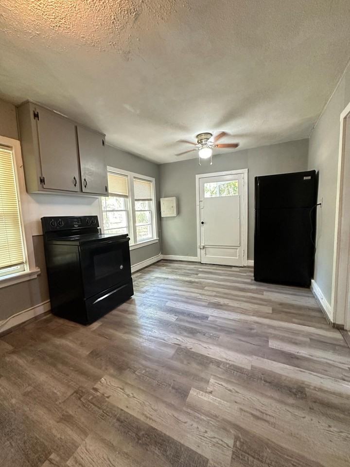 202 S 6th St #1 - Photo 6 of 7