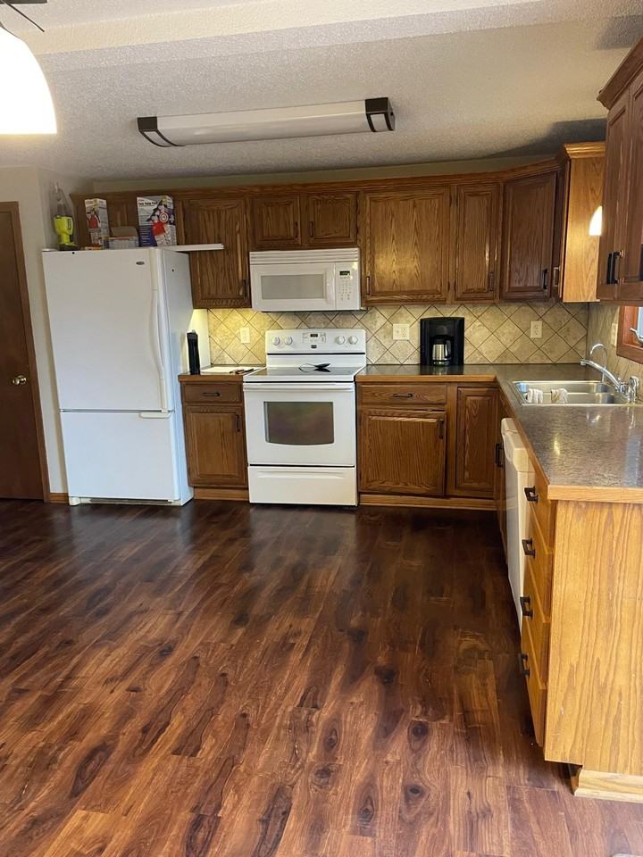 1100 Ruby St Nw - Photo 2 of 14