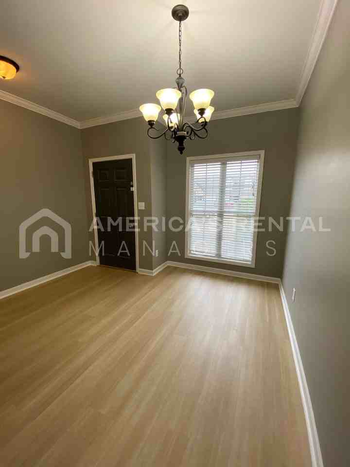 2213 Castle Hill Ln - Photo 3 of 32