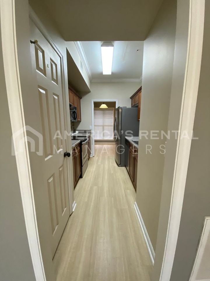 2213 Castle Hill Ln - Photo 5 of 32