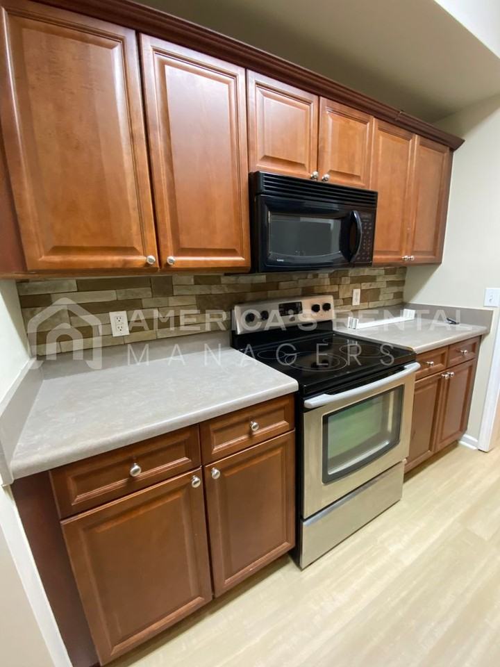 2213 Castle Hill Ln - Photo 6 of 32