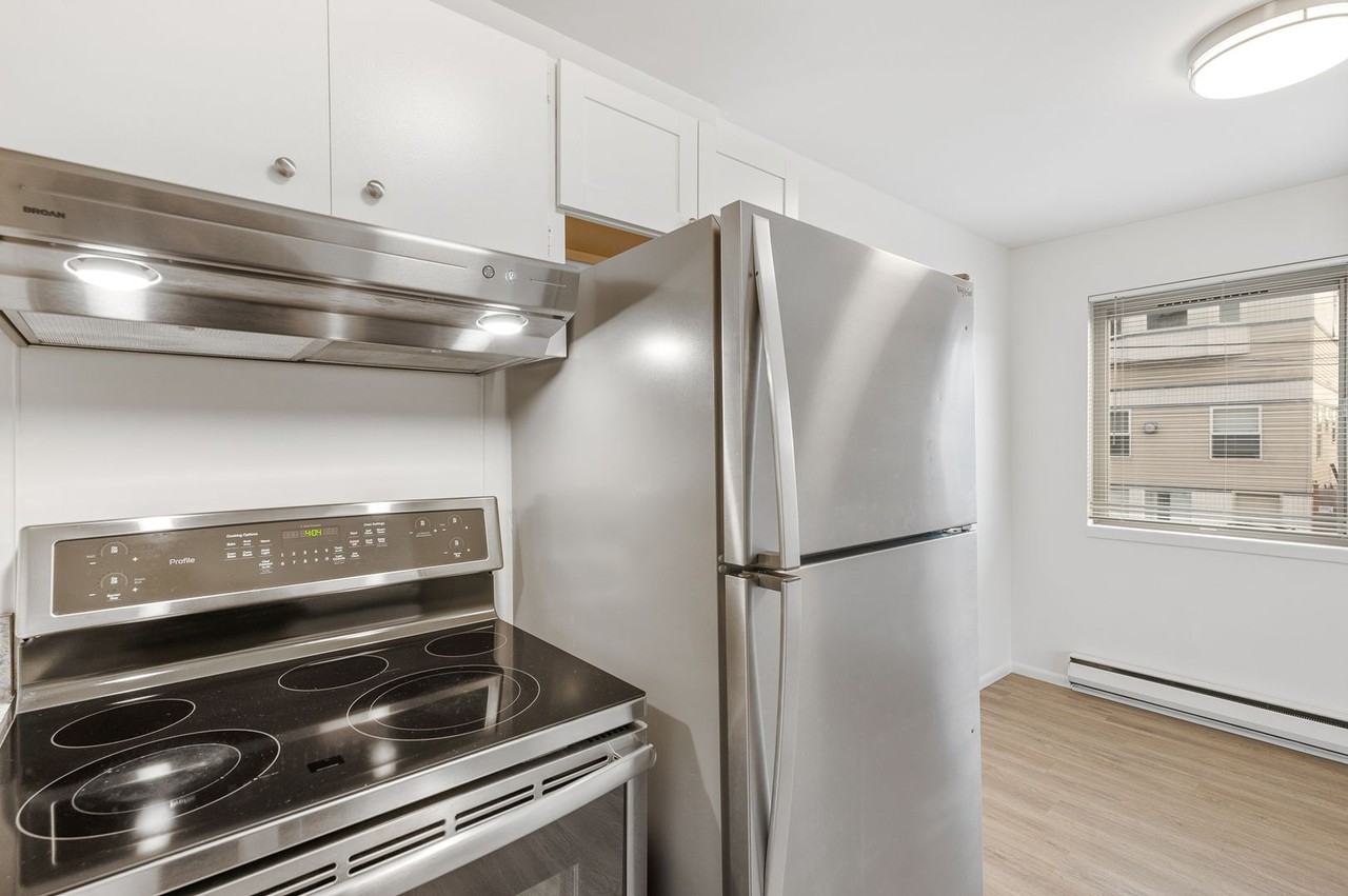 Lee Ann Apartments - Photo 5 of 30