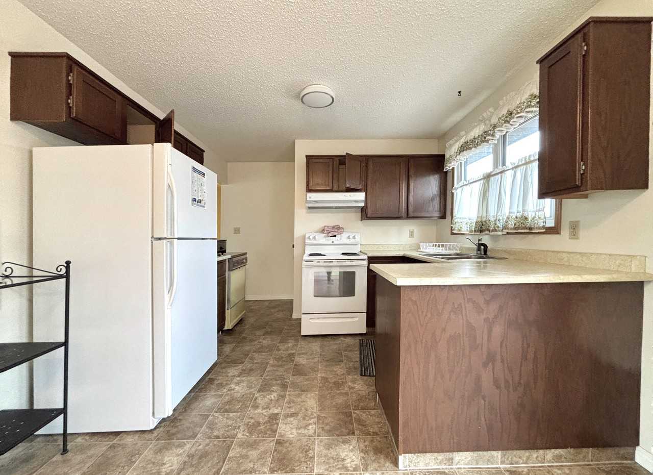 11752 139 Avenue Northwest - Photo 3 of 10