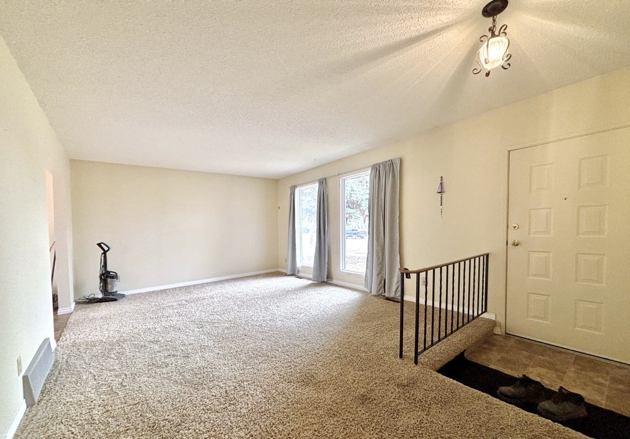 11752 139 Avenue Northwest - Photo 2 of 10