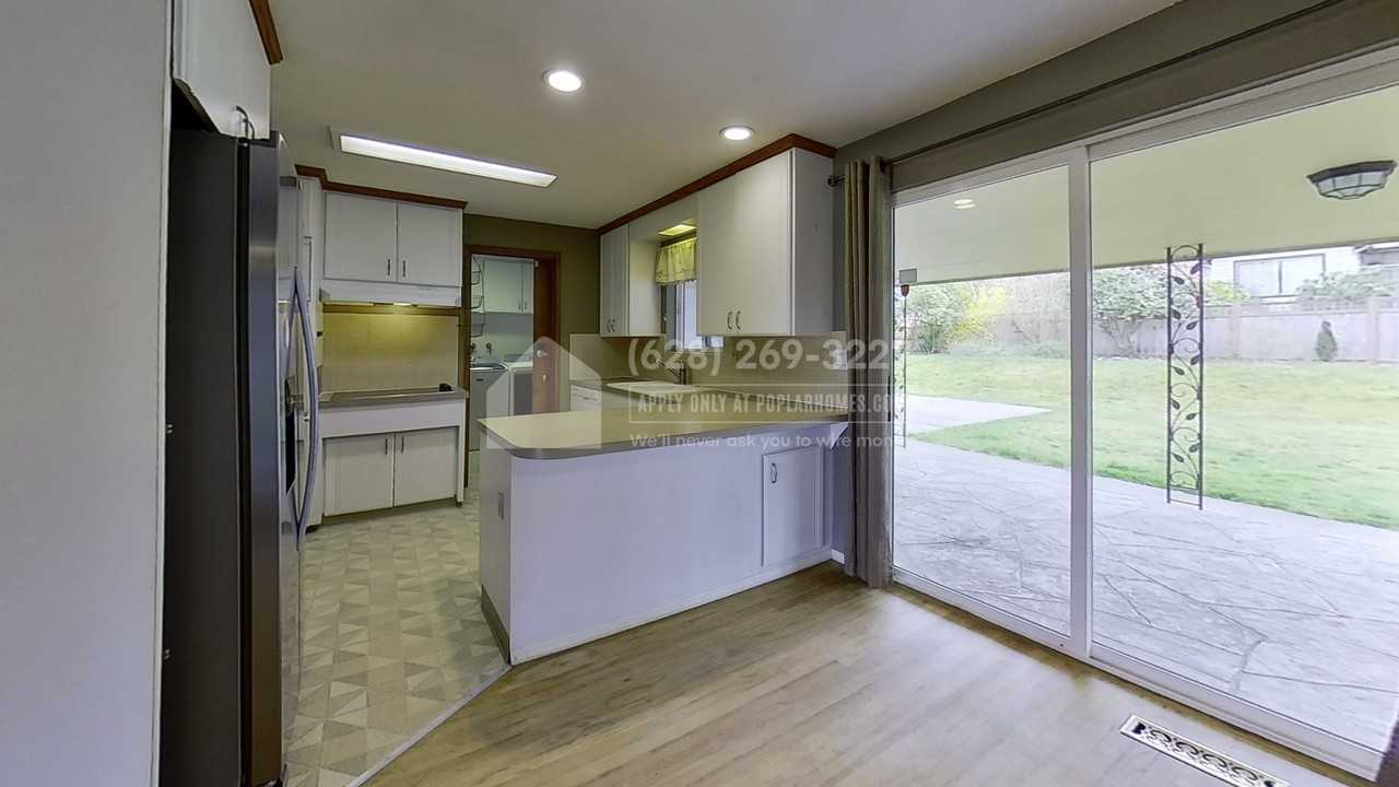 1220 E Laurel St - Photo 3 of 17