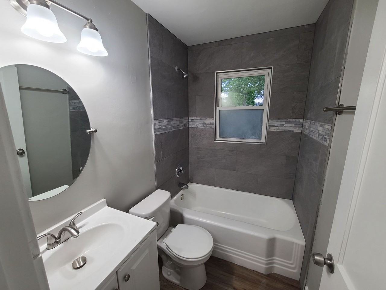 3909 Peachtree Ave - Photo 2 of 5
