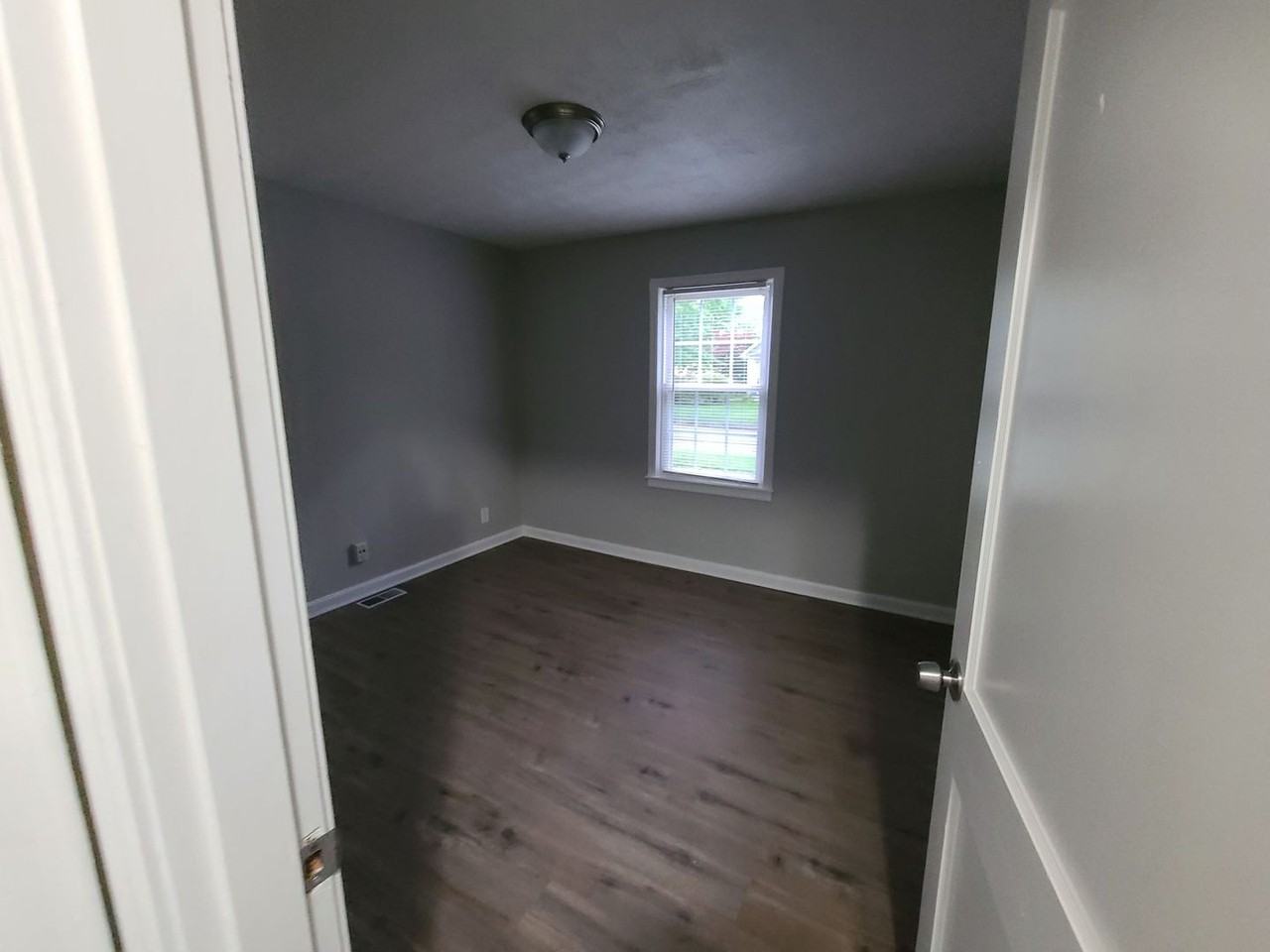 3909 Peachtree Ave - Photo 3 of 5