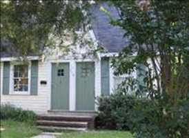 featured image of 220 Cook St