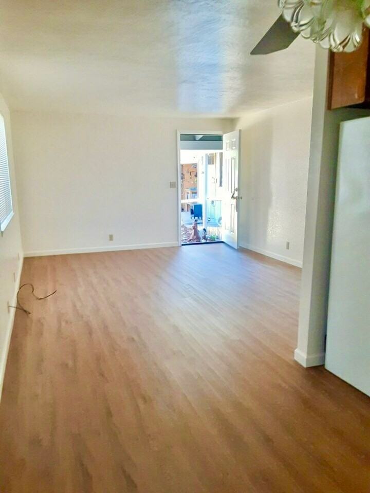 119 Sw Hall St - Photo 4 of 7