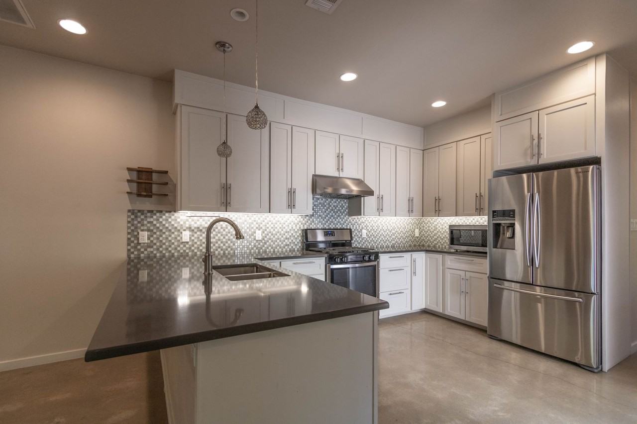 1702 Forest Hill Dr #A - Photo 6 of 33