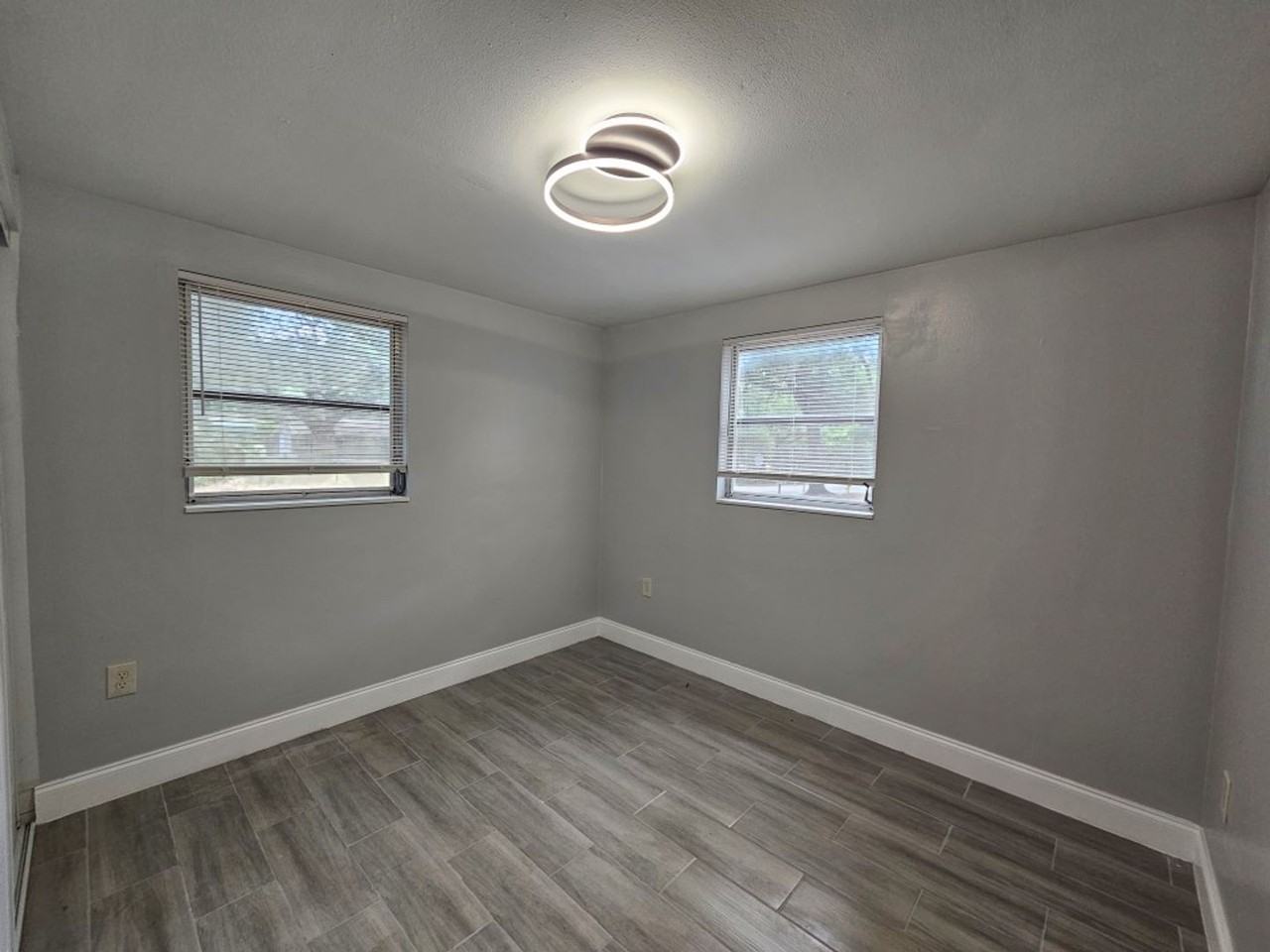 5322 Pine St - Photo 7 of 12