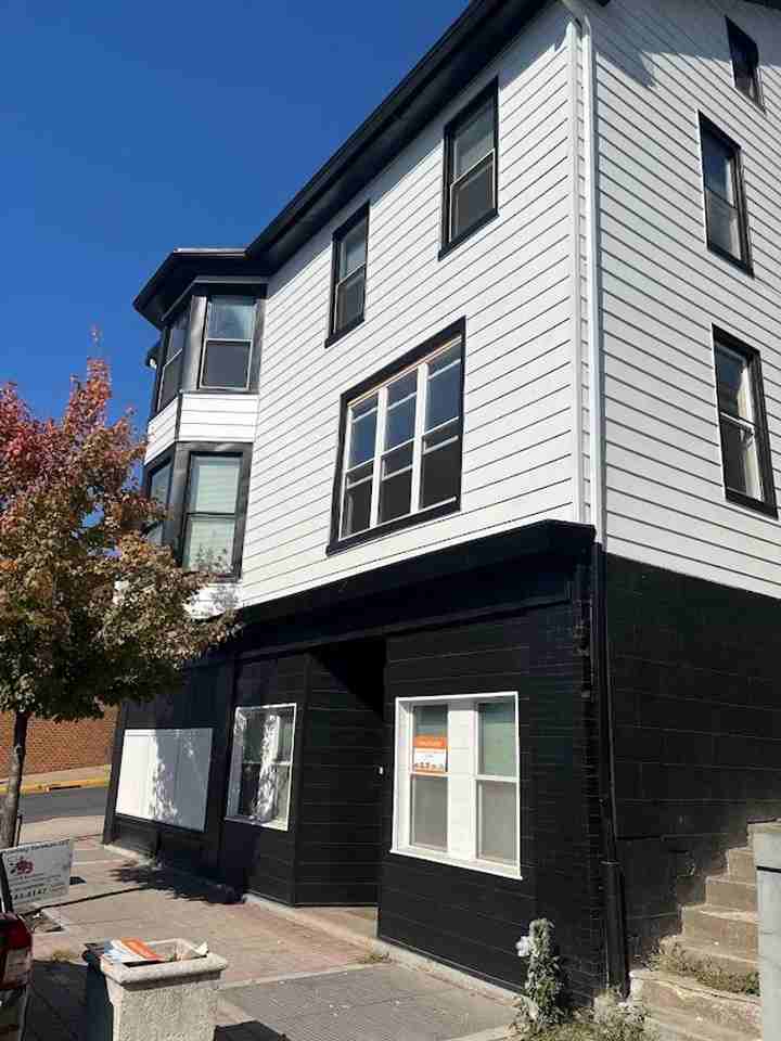 103 N Front St - Photo 3 of 24