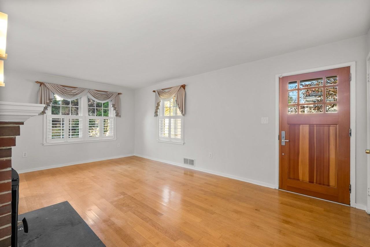 4116 Warner St - Photo 2 of 43