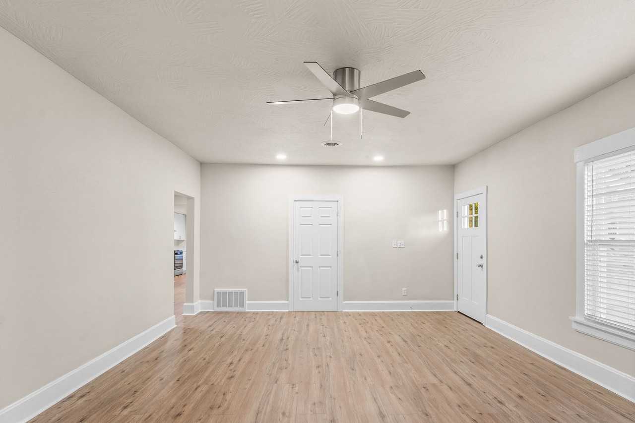 1420 S Campbell Ave - Photo 5 of 19